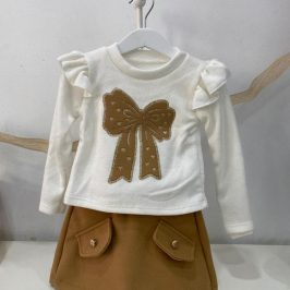 Conjunto de falda pantalón con blusa detalle moña 