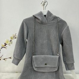 Vestido de micropana con bolso gris