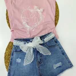 Conj vaquero y blusa rosa detalles encaje