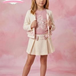 Conjunto falda pantalon camiseta y chaqueta crudo